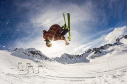 开云体育中国-冰与火的较量，范弗利特里程碑之夜，广厦末节上演逆转狂潮