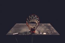 开云体育入口-索伯车队雨夜绝杀法拉利，拉塞尔惊天超车点燃赛场！