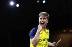 开云官网-瑞典队展现出色实力，取得胜利晋级半决赛