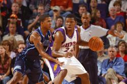 开云官方app入口-体育明星齐聚球场，篮球比赛娱乐性持续提升