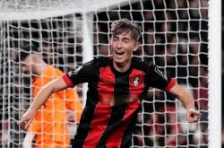 开云体育下载-皇马队与切尔西队争夺AC米兰的中场球员