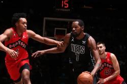 开云官方app入口-篮网队横扫雄鹿队，气势如虹进入总决赛