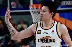 开云APP-上海队险胜新疆队，赵继伟点燃赛场