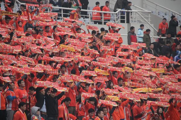 广州富力主场作战，精彩表现引发球迷热议