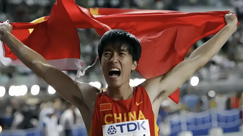 纪录被刷新！运动员创造奇迹的简单介绍