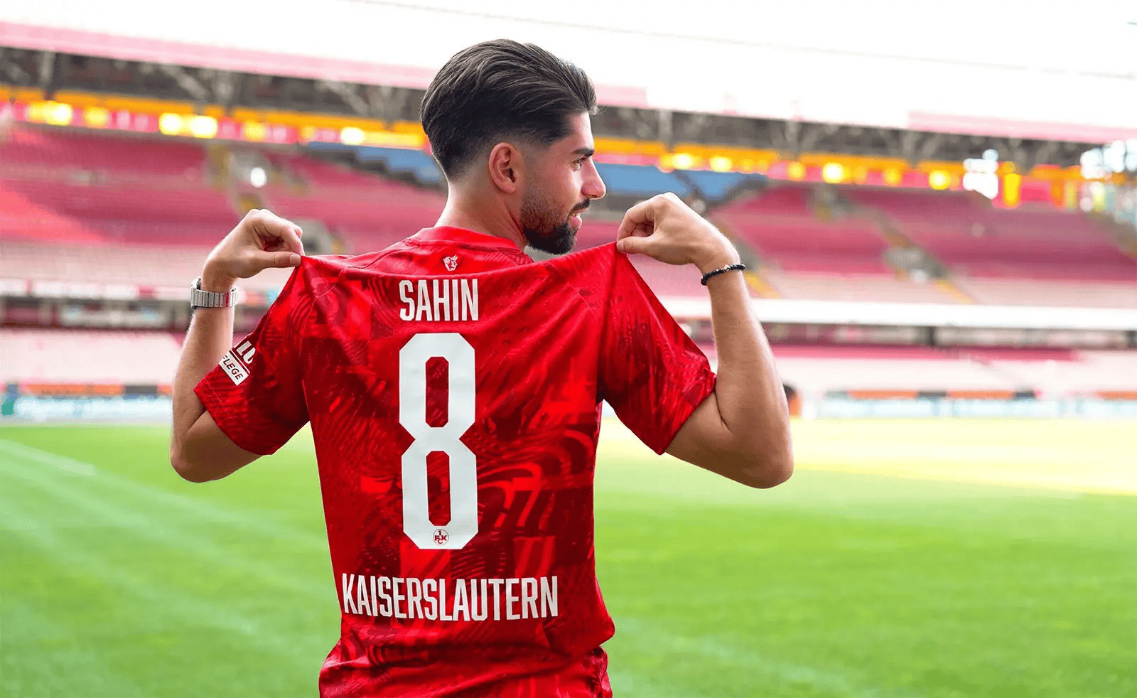 包含凯泽斯劳滕队状态神勇，连克豪强成赢家的词条