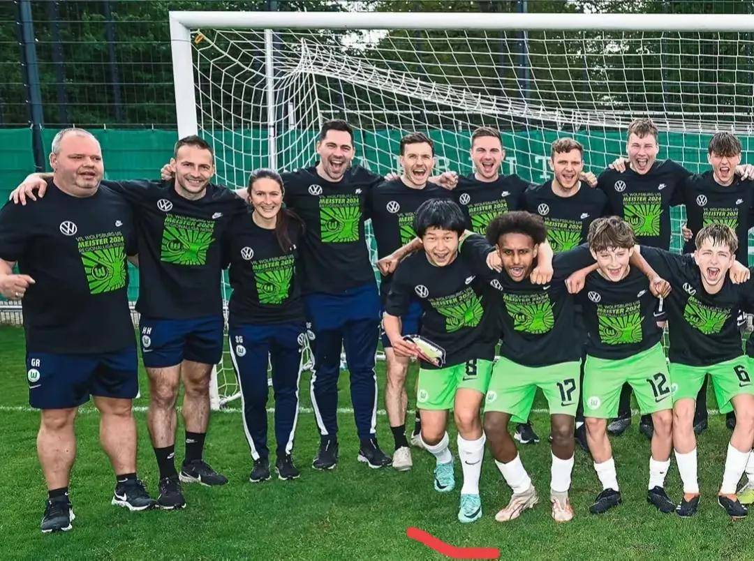 沃尔夫斯堡队现身德国足球赛场，促进球队发展