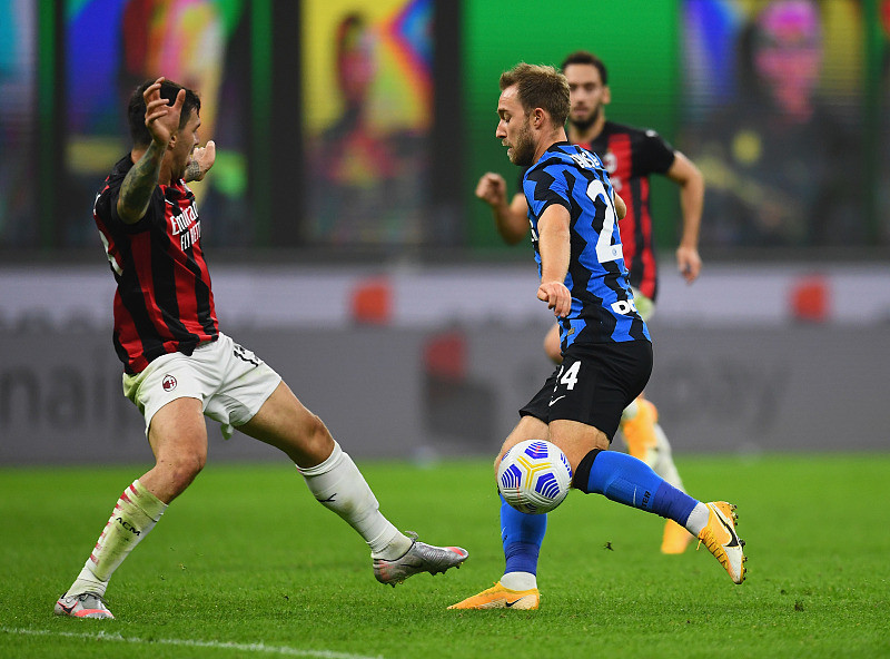 防守坚固攻击凌厉，双方交锋犹如烈火战场