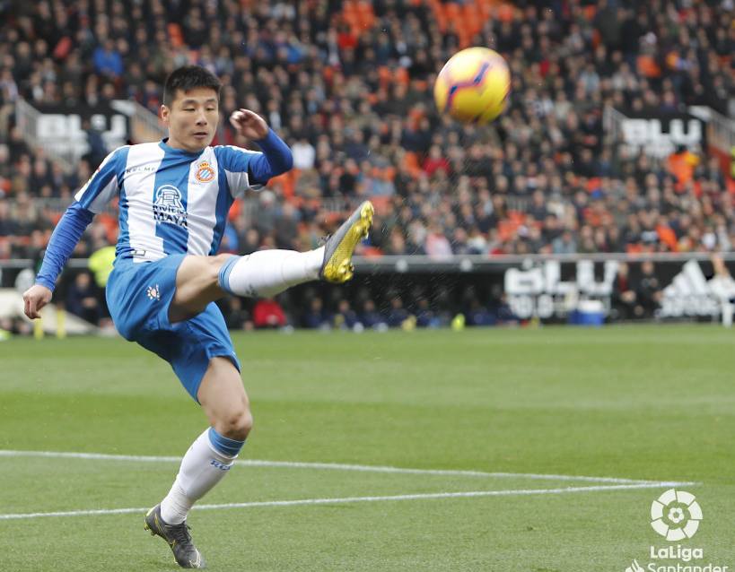 FLY险胜T1，Xiaohu团战一打五顶尖较量四强赛，技惊四座