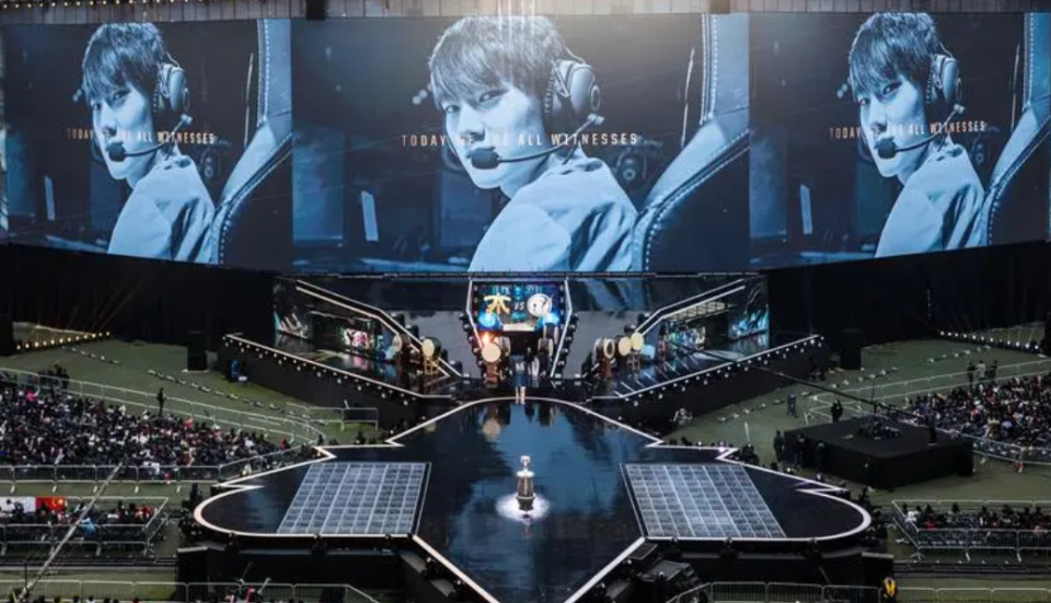 DFM险胜T1，Deft线上压制力十足强强对话小组赛，留下经典瞬间