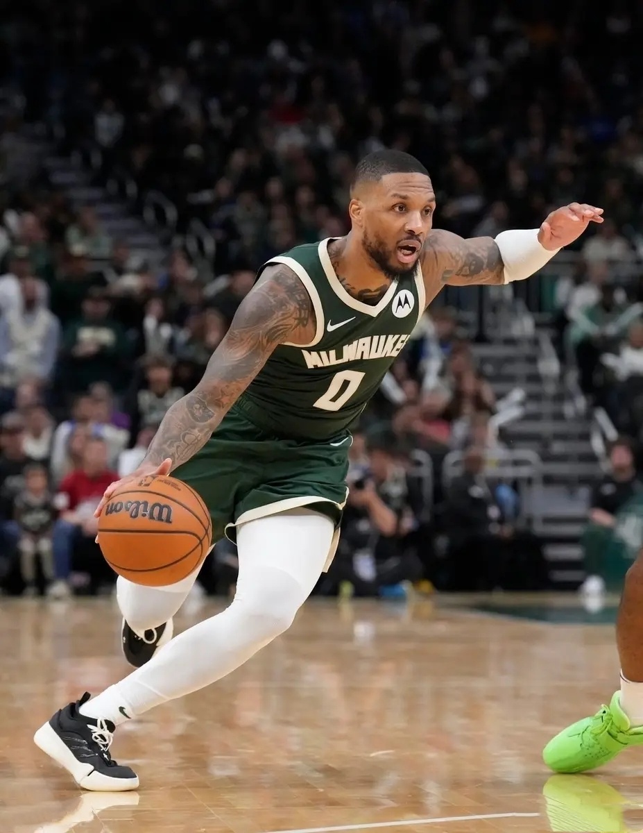 雄鹿主场大胜凯尔特人，夺得八连胜