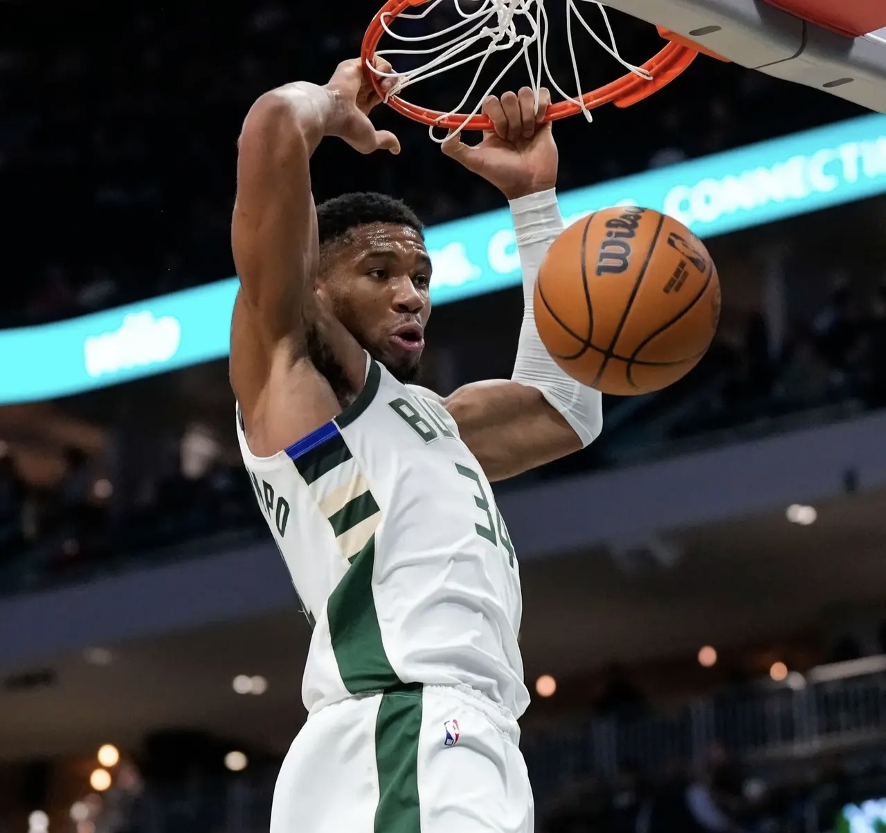 雄鹿主场大胜骑士,字母哥29分16篮板再度发威的简单介绍 雄鹿主场大胜骑士,字母哥29分16篮板再度发威的简单介绍