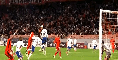 横滨水手主场战胜上海上港，全力以赴