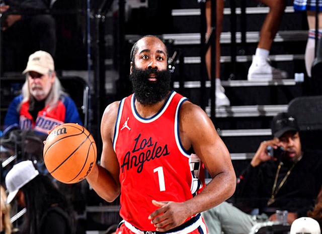 关于青岛队鏖战湖人，米切尔统治全场的信息