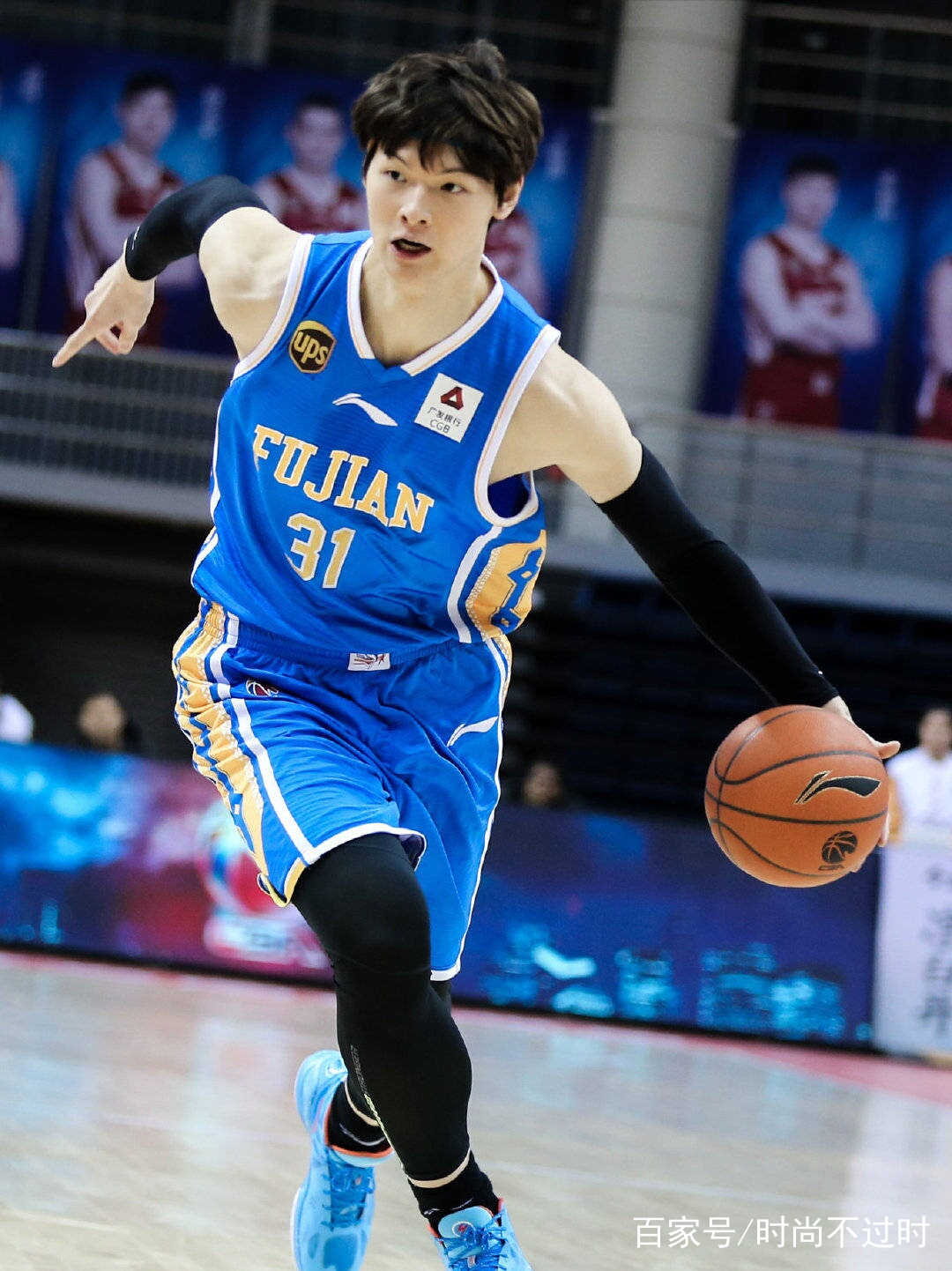 关于天津队鏖战山东队，王哲林高光表现的信息