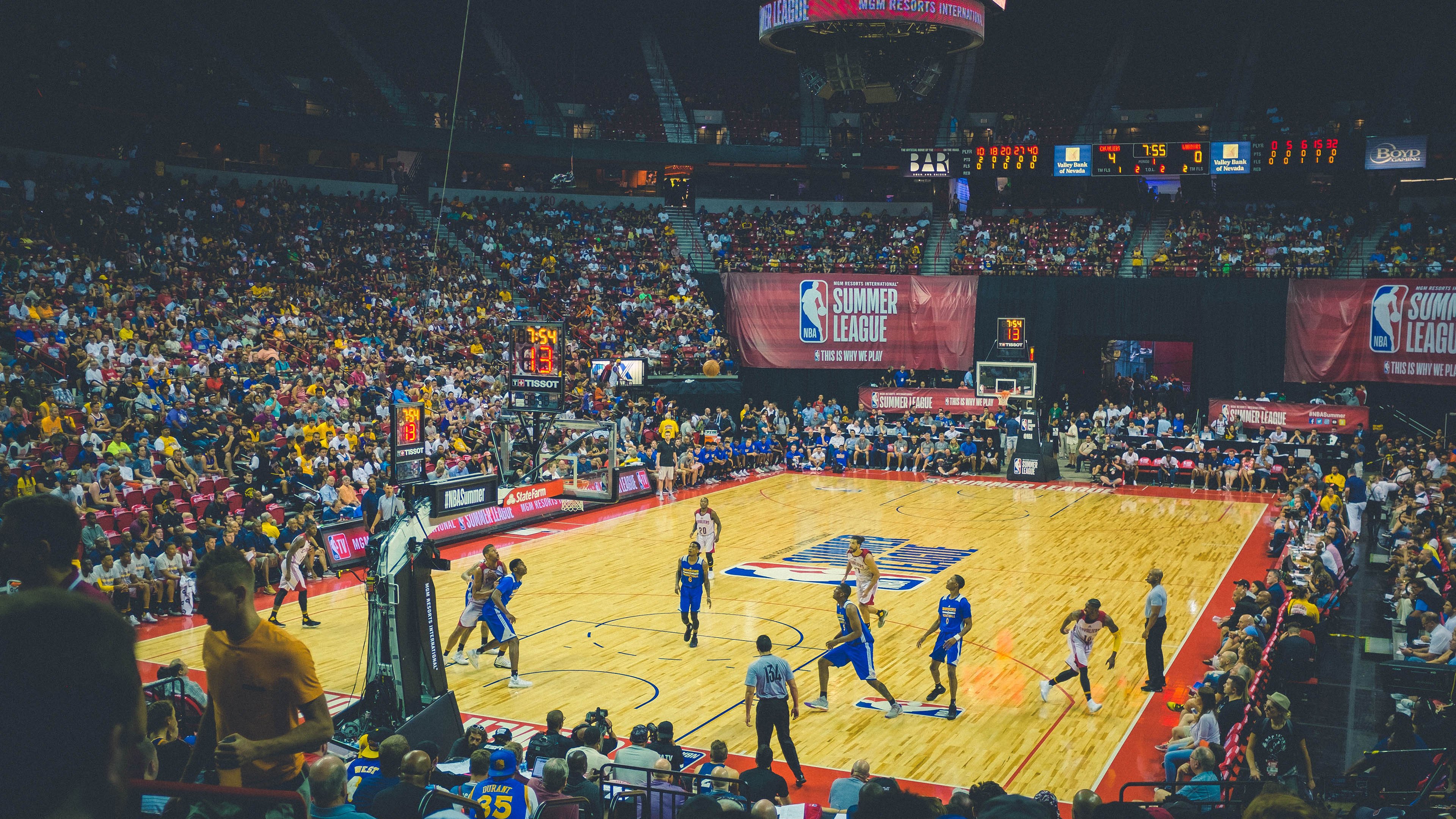 孤勇者的逆袭，拉塞尔单骑救主，阿斯顿马丁力克红牛二队背后的战术革命